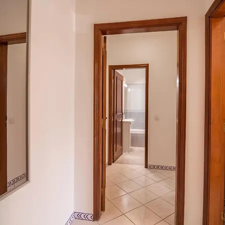 Marjoh Al Apartment *